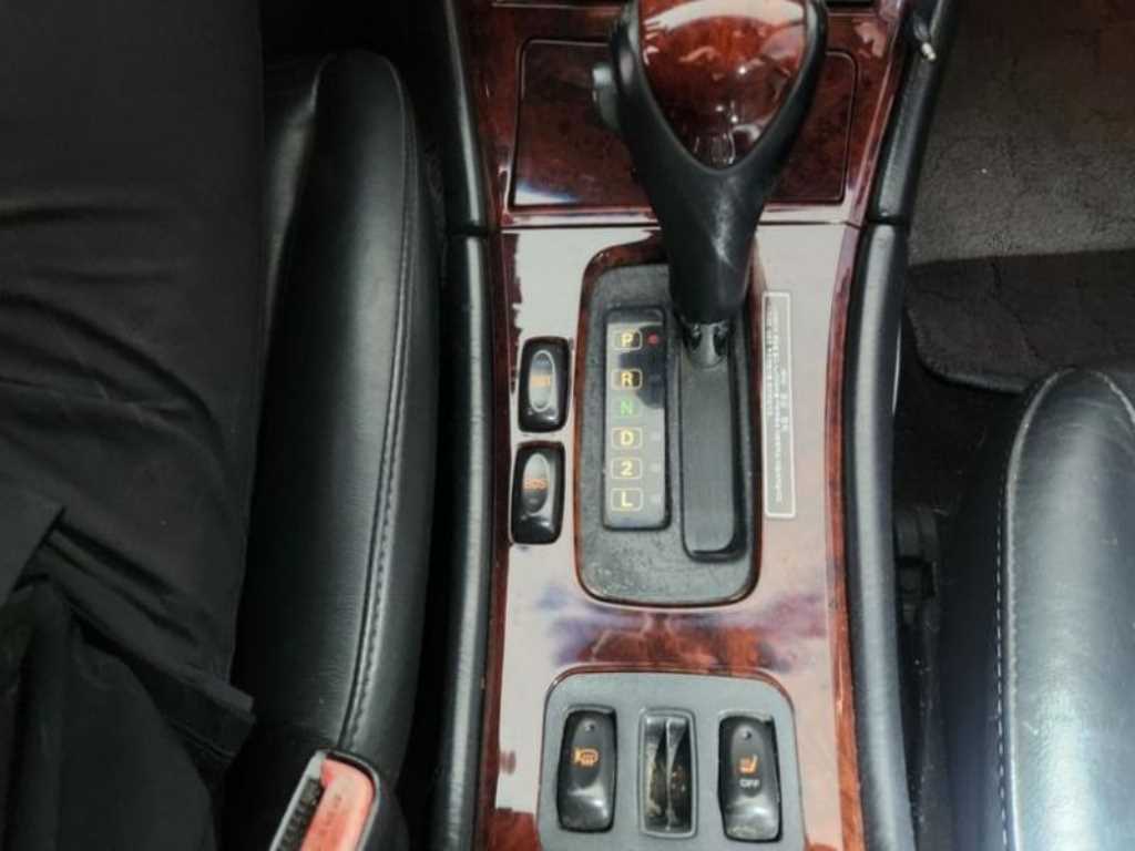 HYUNDAI Dynasty - Vista 12