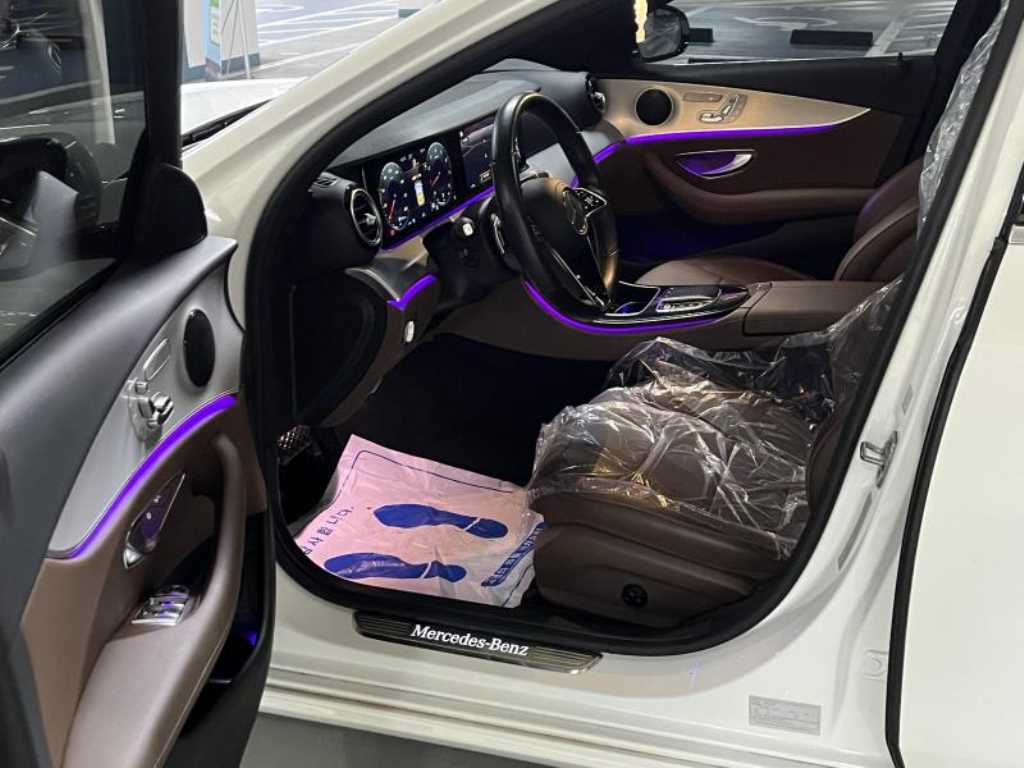 Mercedes Benz E class - Vista 10