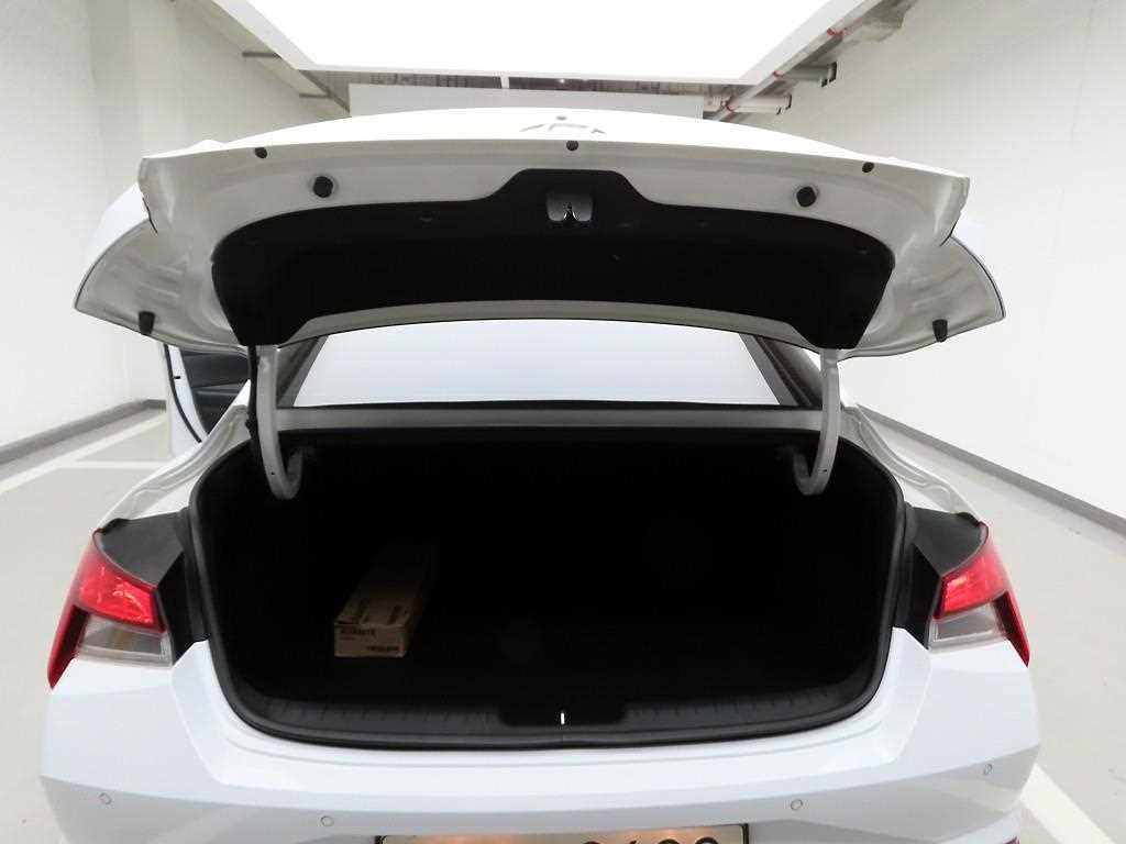 HYUNDAI Avante - Vista 5