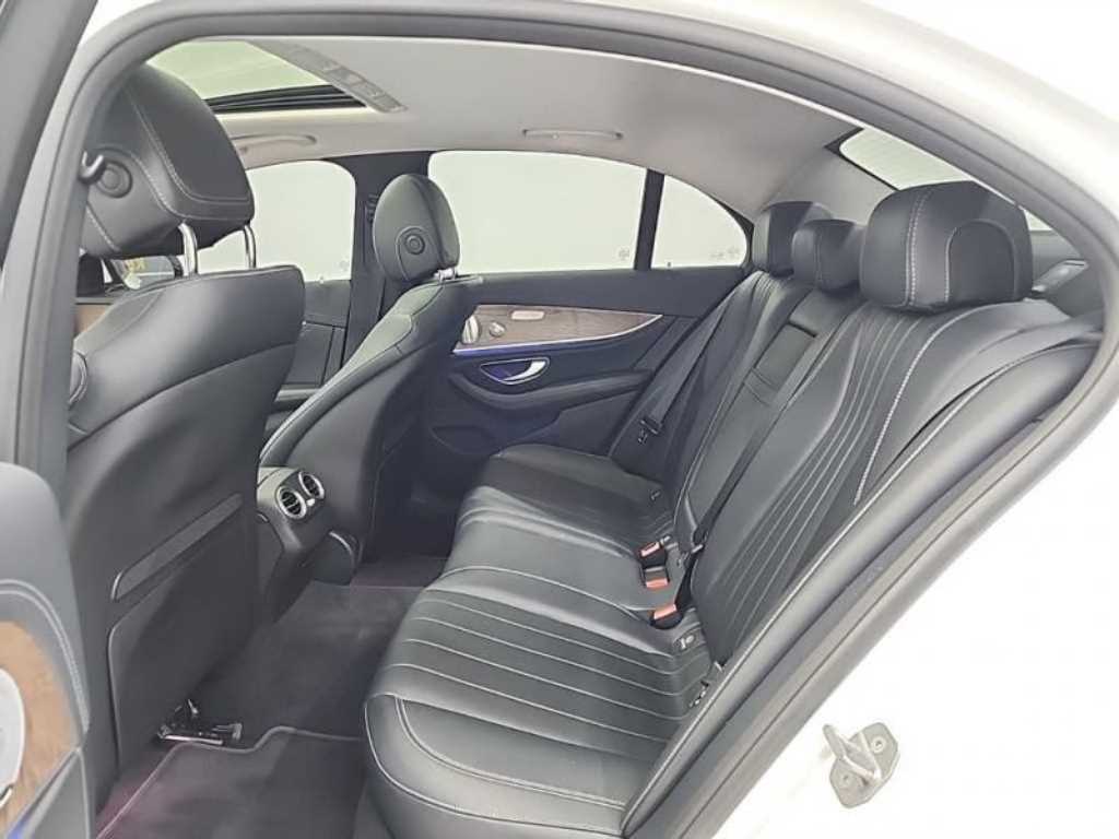 Mercedes Benz E class - Vista 12