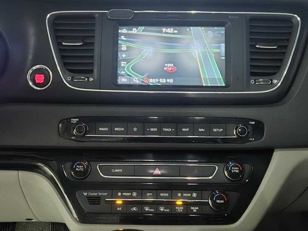 KIA Carnival - Vista 8