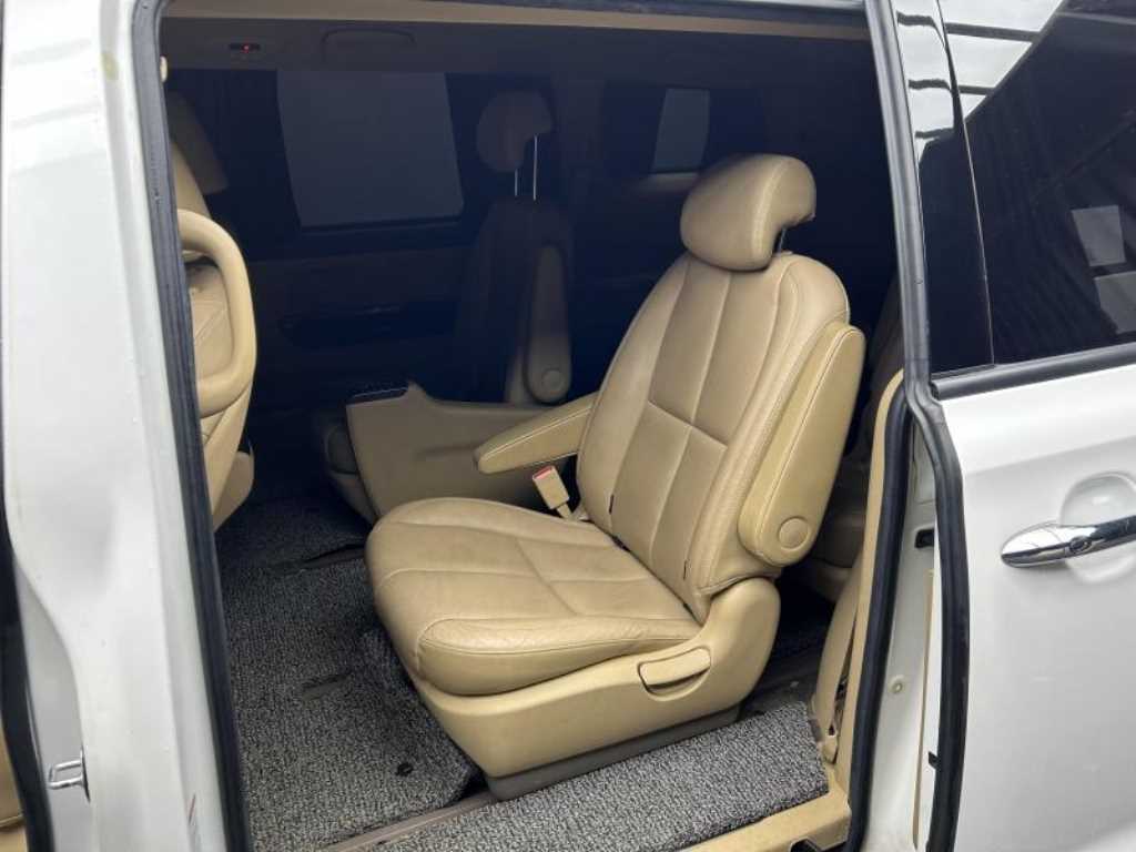 KIA Carnival - Vista 6