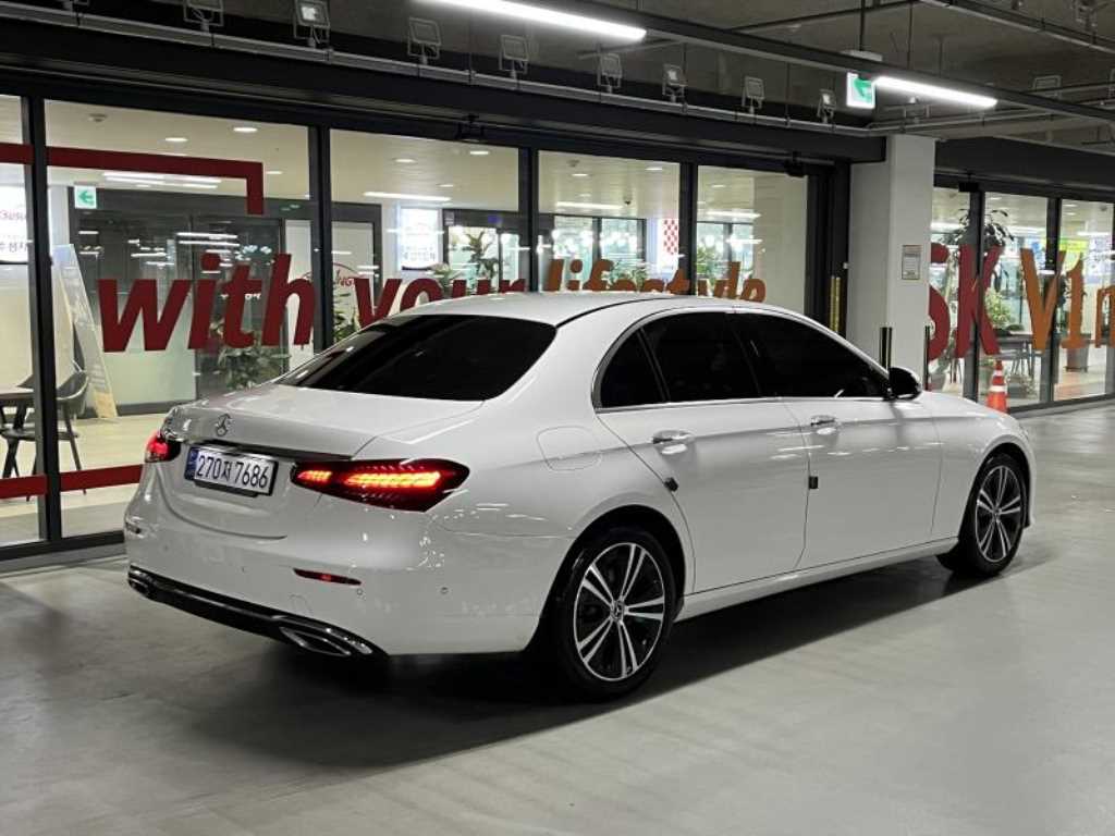 Mercedes Benz E class - Vista 4