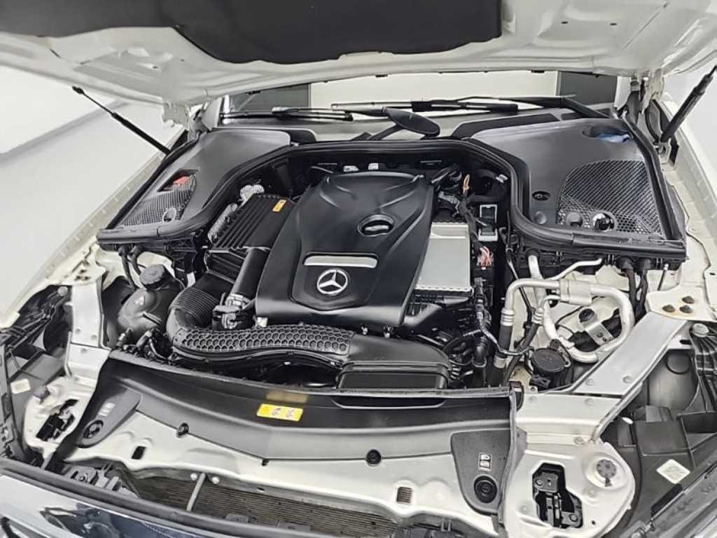 Mercedes Benz E class - Vista 5