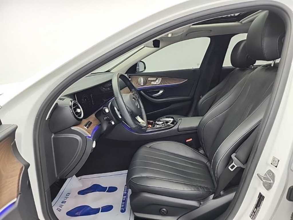 Mercedes Benz E class - Vista 11