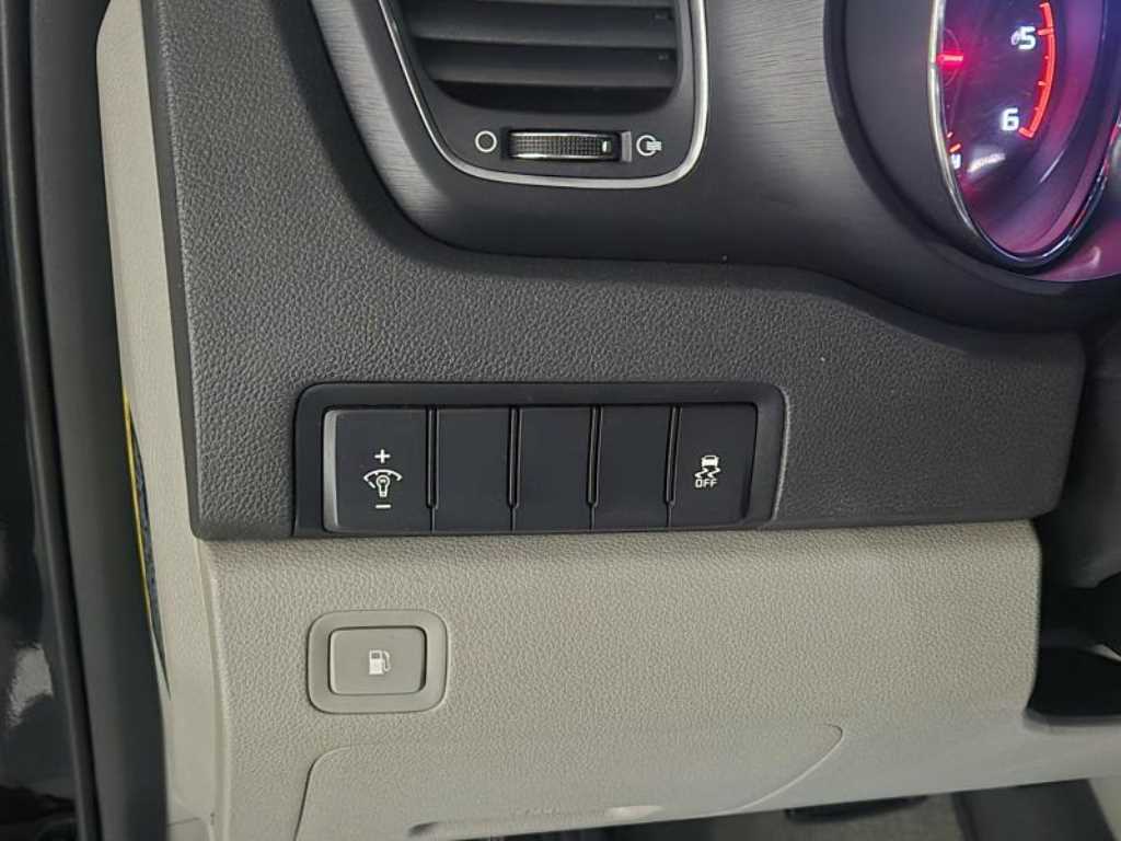 KIA Carnival - Vista 11