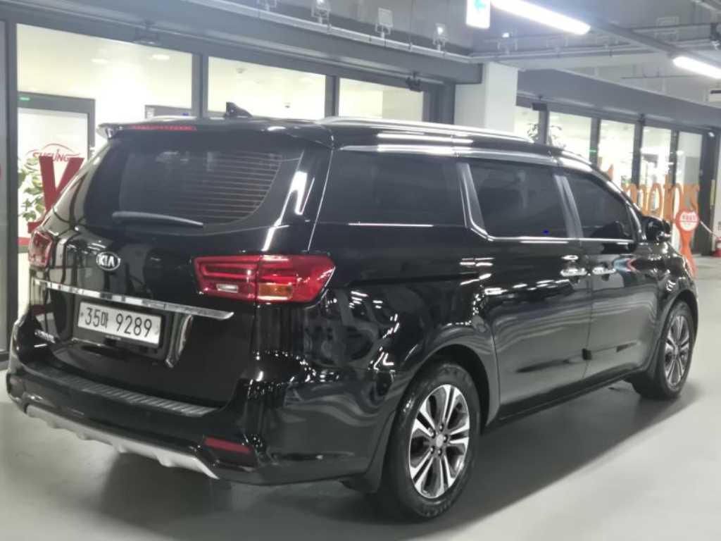 KIA Carnival - Vista 4