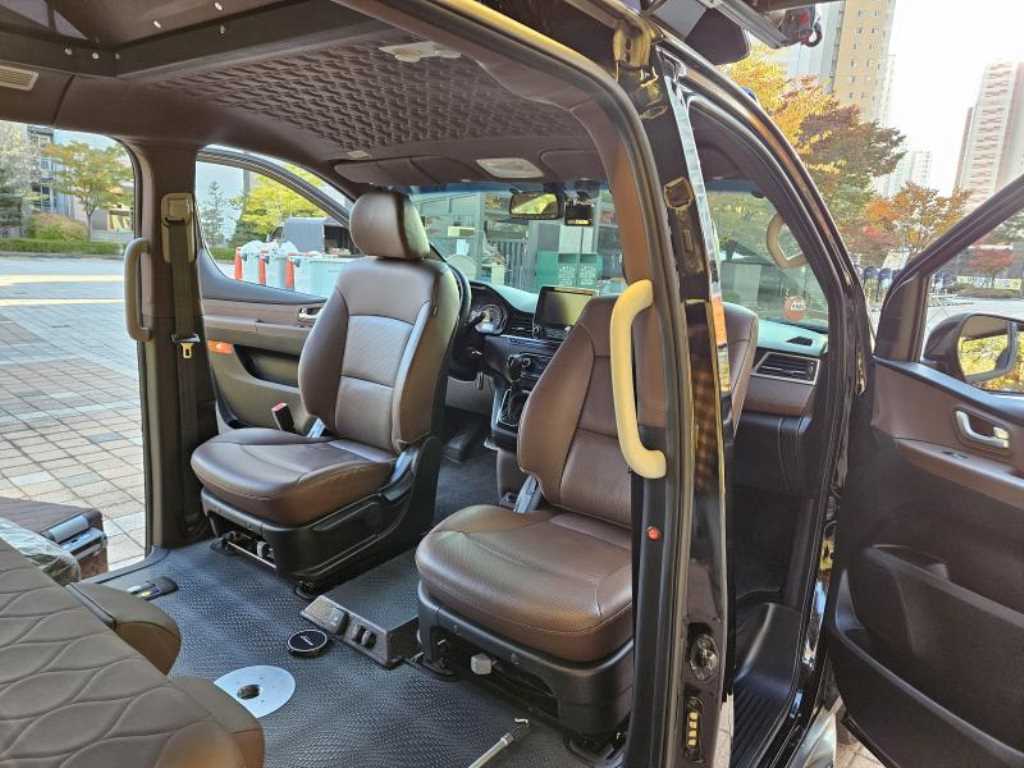 HYUNDAI Starex - Vista 10