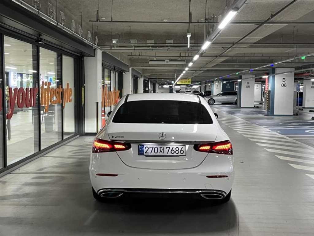 Mercedes Benz E class - Vista 5