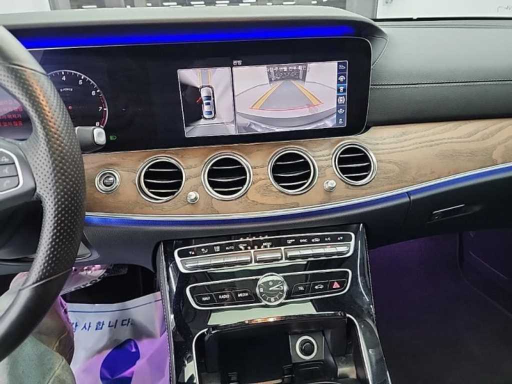 Mercedes Benz E class - Vista 10