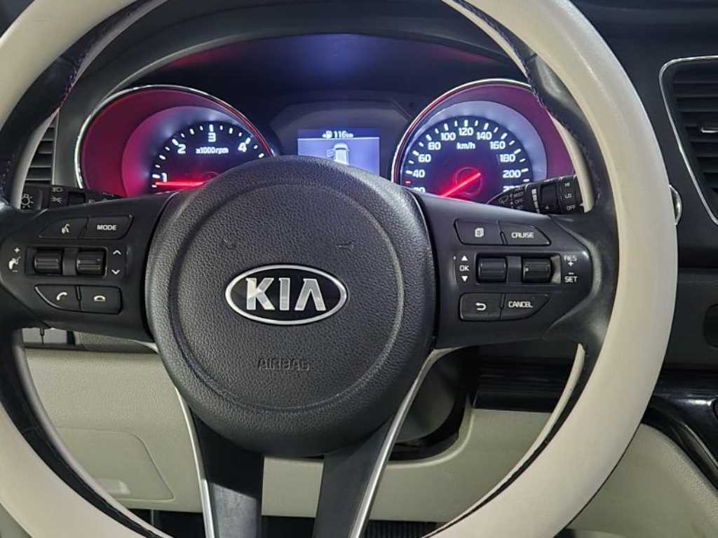 KIA Carnival - Vista 7