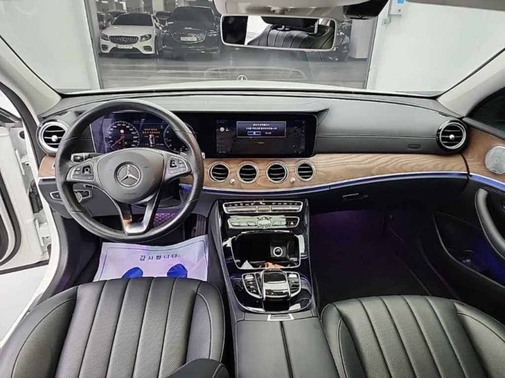Mercedes Benz E class - Vista 7