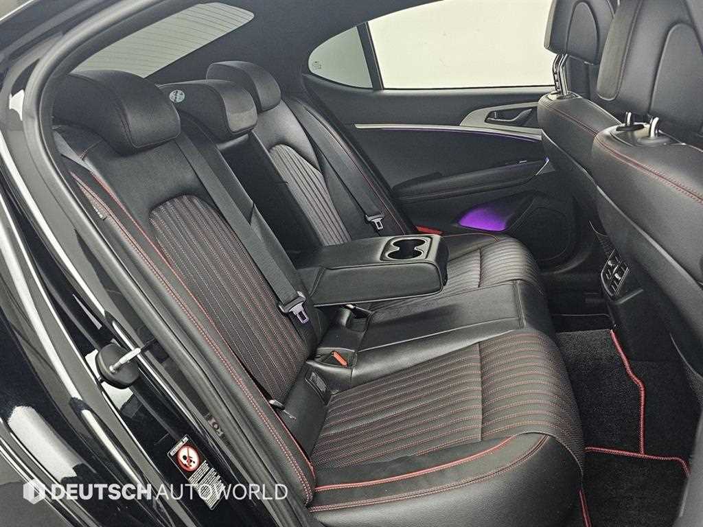 Genesis G70 - Vista 12