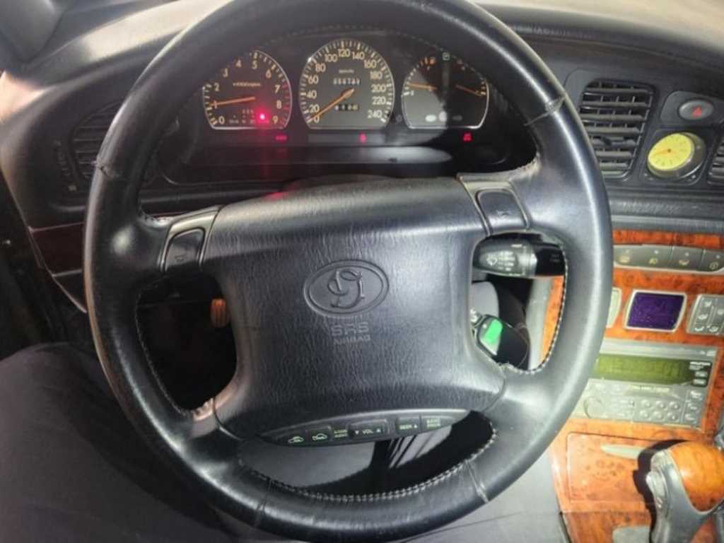 HYUNDAI Dynasty - Vista 10