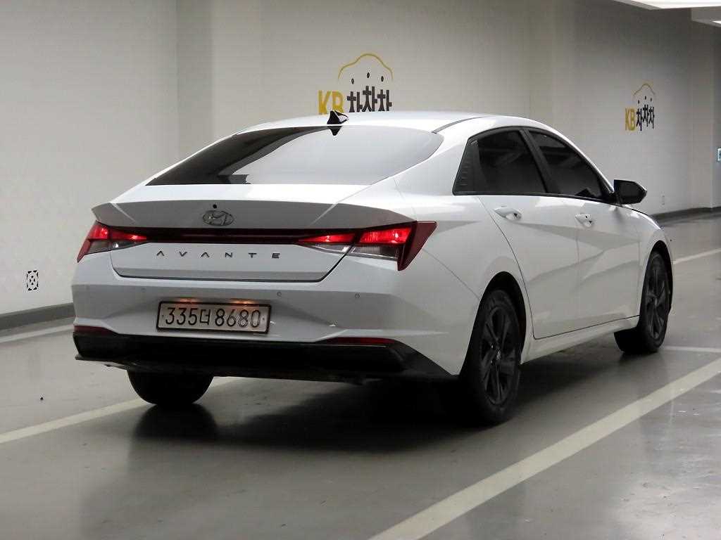 HYUNDAI Avante - Vista 4