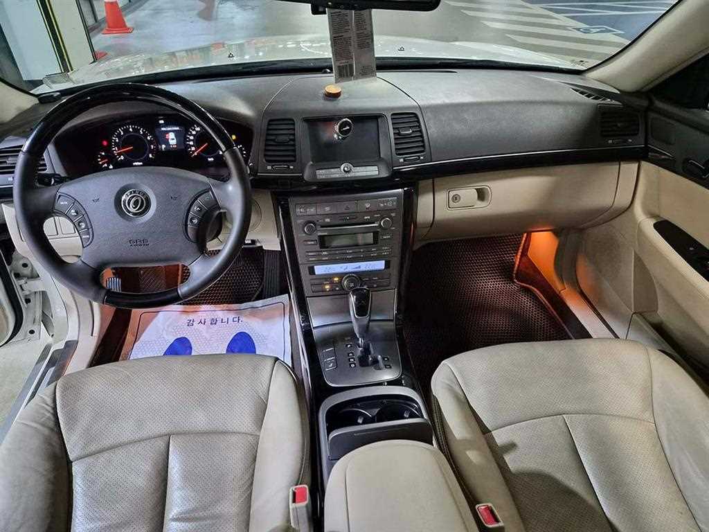 KIA Opirus - Vista 8