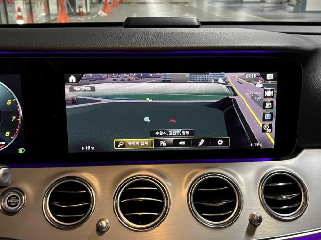 Mercedes Benz E class - Vista 8