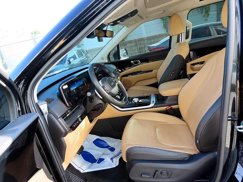 KIA Carnival - Vista 5