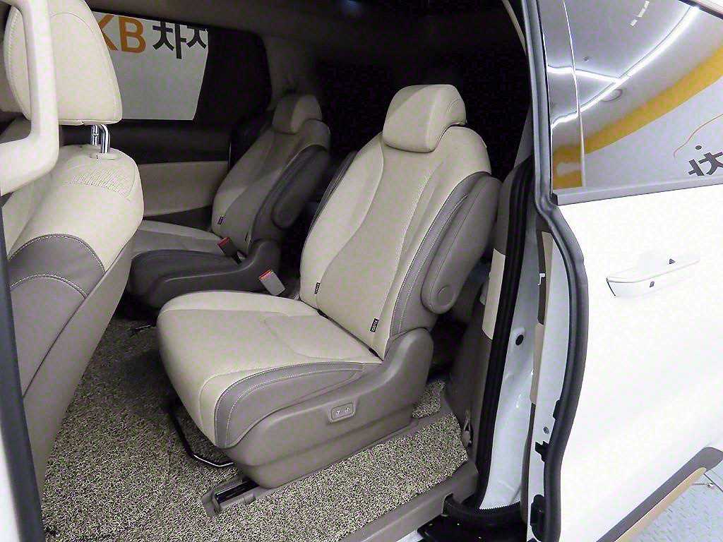 KIA Carnival - Vista 6