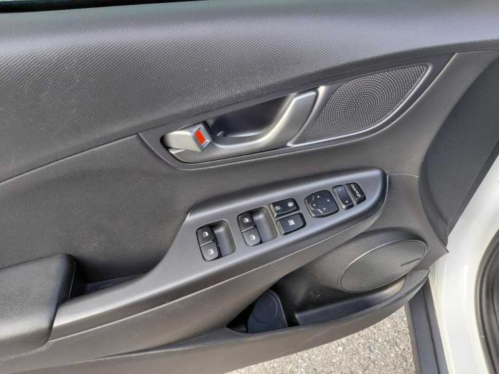 HYUNDAI Kona - Vista 6