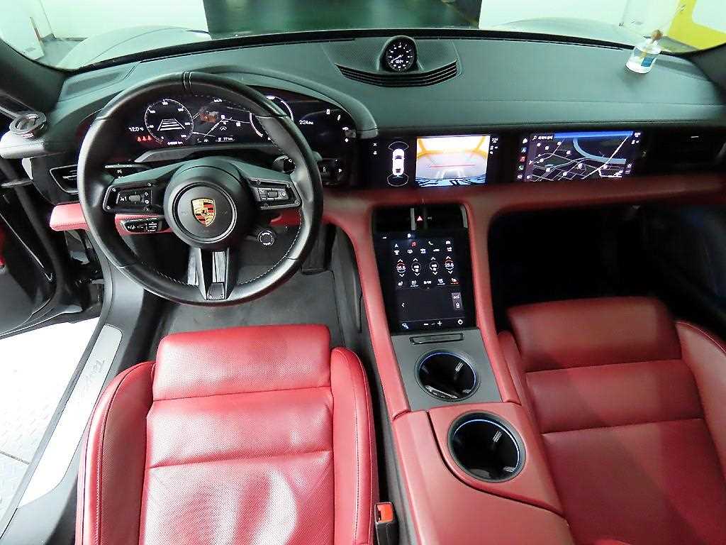 Porsche Taycan - Vista 7