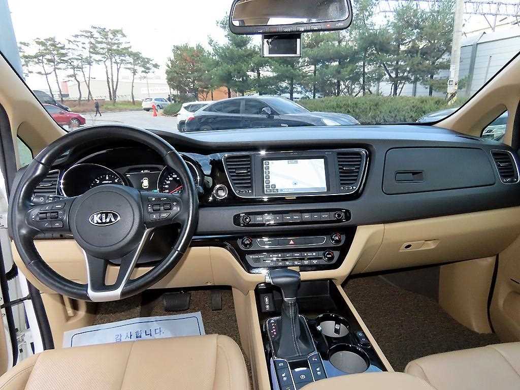 KIA Carnival - Vista 7