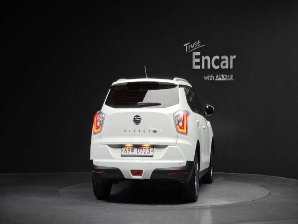 Ssangyong Tivoli - Vista 4