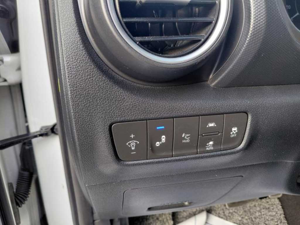 HYUNDAI Kona - Vista 7