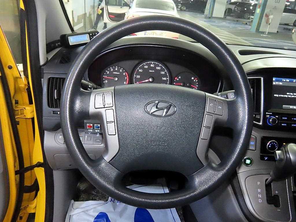 HYUNDAI Starex - Vista 8