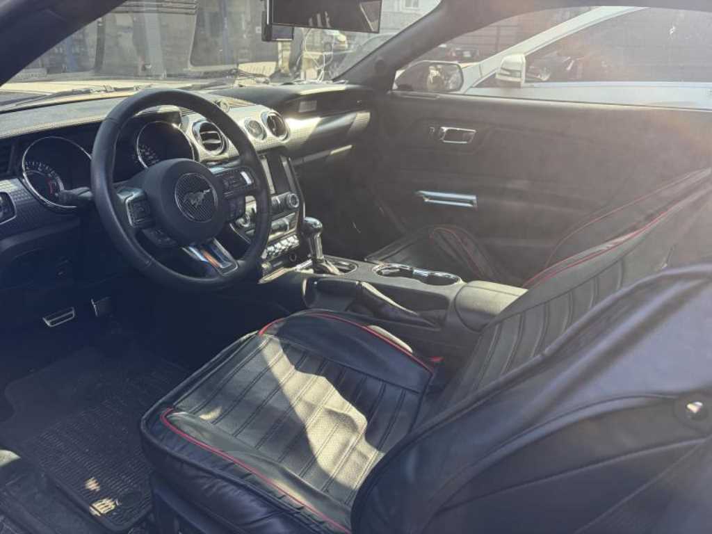 Ford Mustang - Vista 4