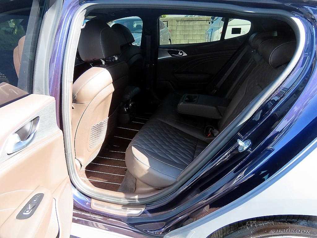 KIA Stinger - Vista 6