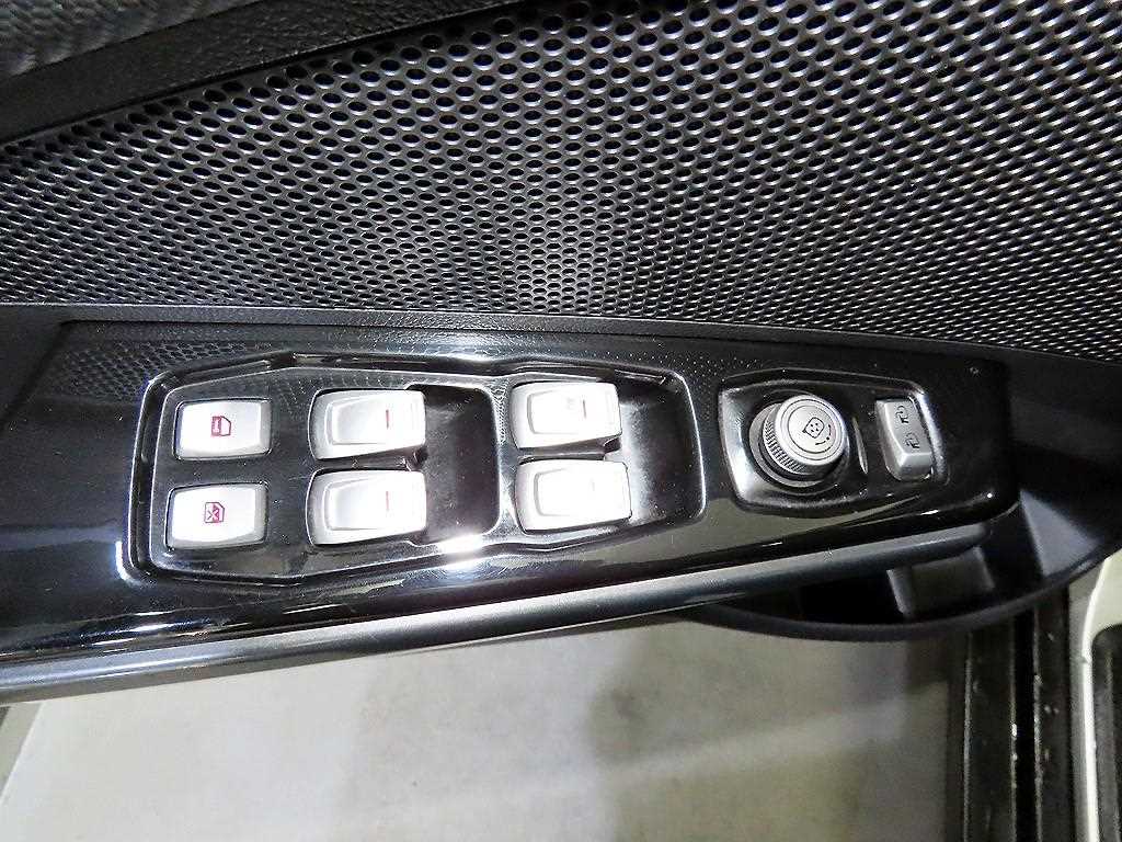 Ssangyong Tivoli 2016 Plateado - Importación desde Corea - HF Imports Iquique - Foto 13