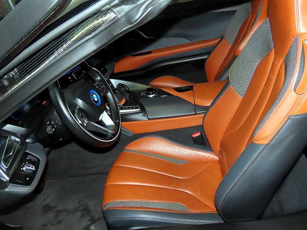 BMW i8 - Vista 8