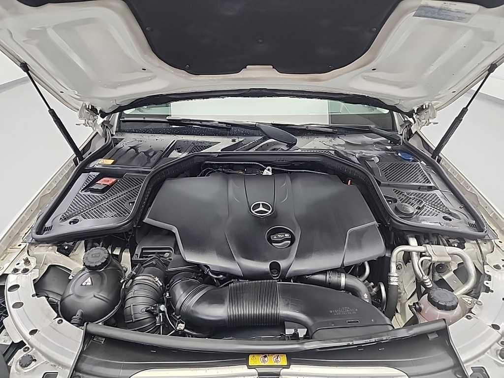 Mercedes Benz C Class - Vista 5