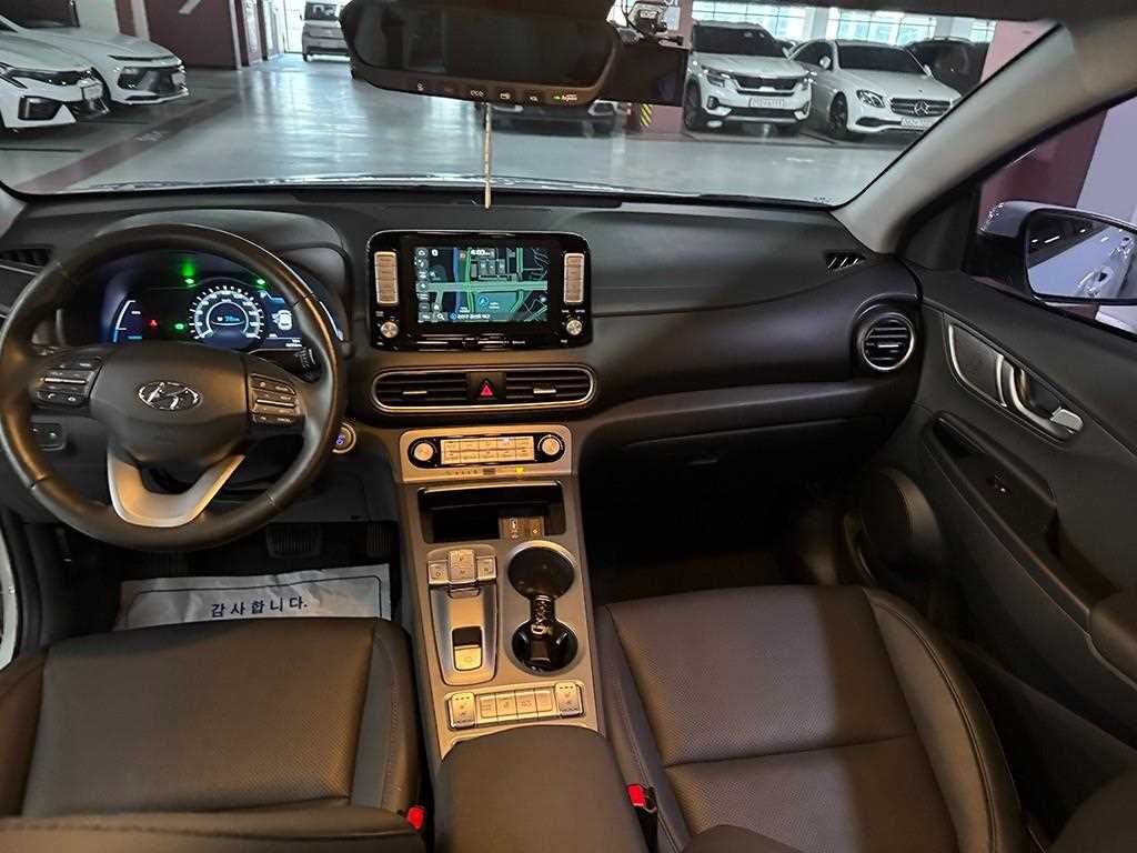 HYUNDAI Kona - Vista 9
