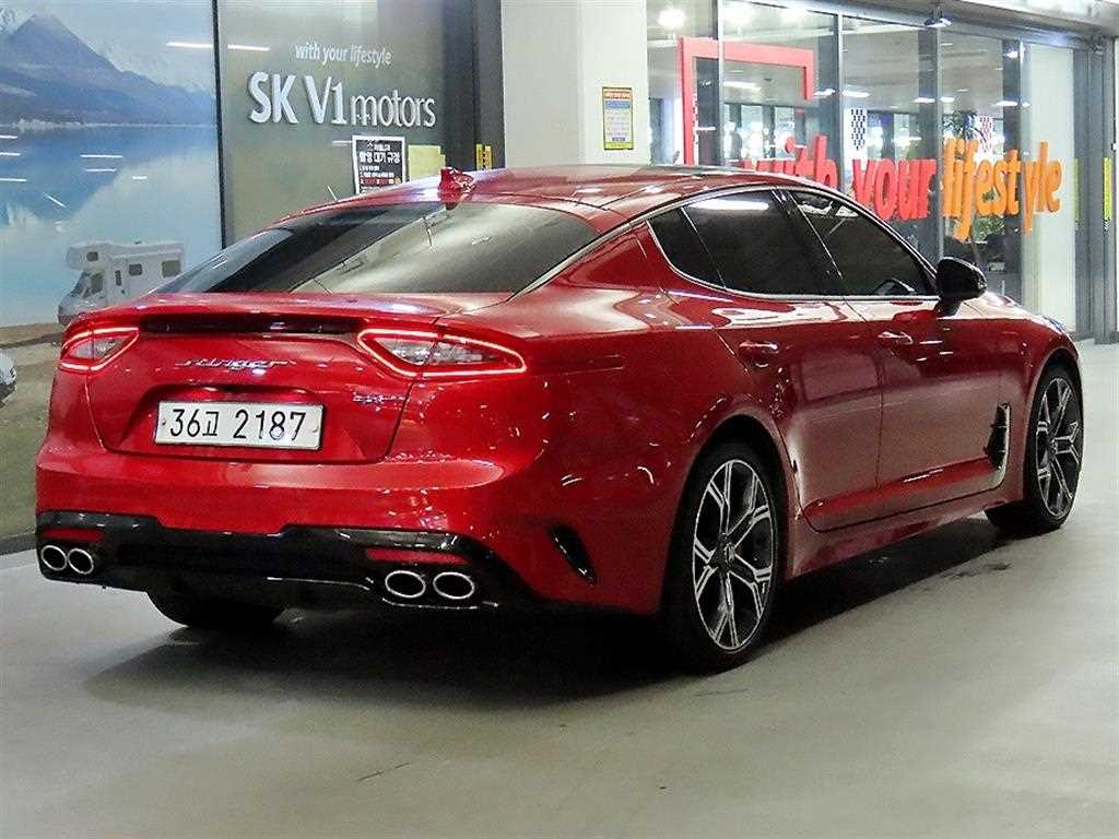 KIA Stinger - Vista 4