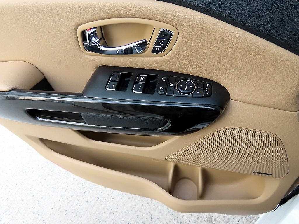 KIA Carnival - Vista 11