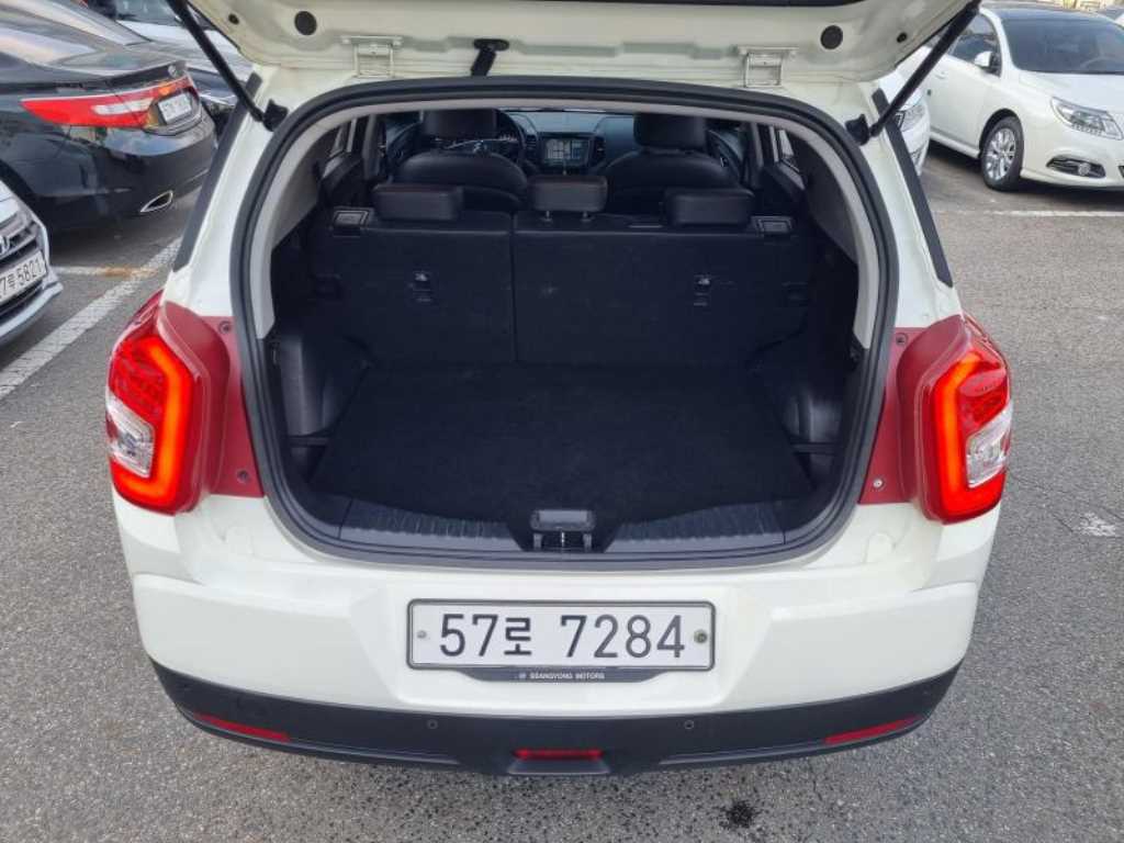 Ssangyong Tivoli - Vista 9