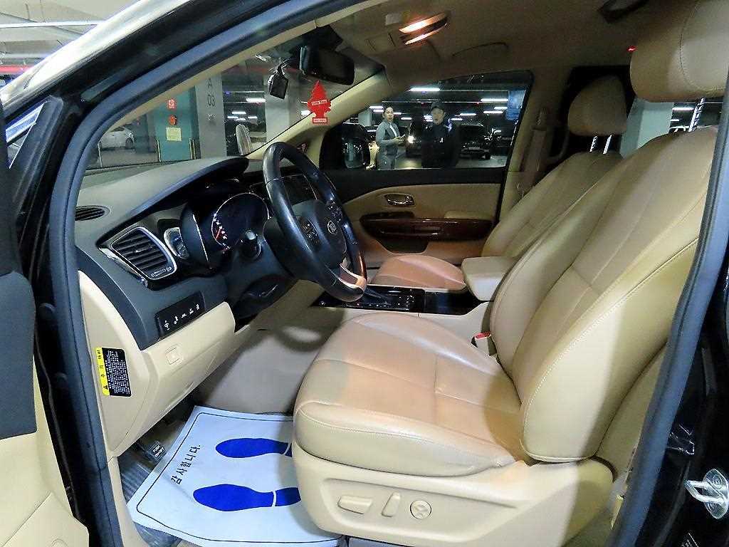 KIA Carnival - Vista 6