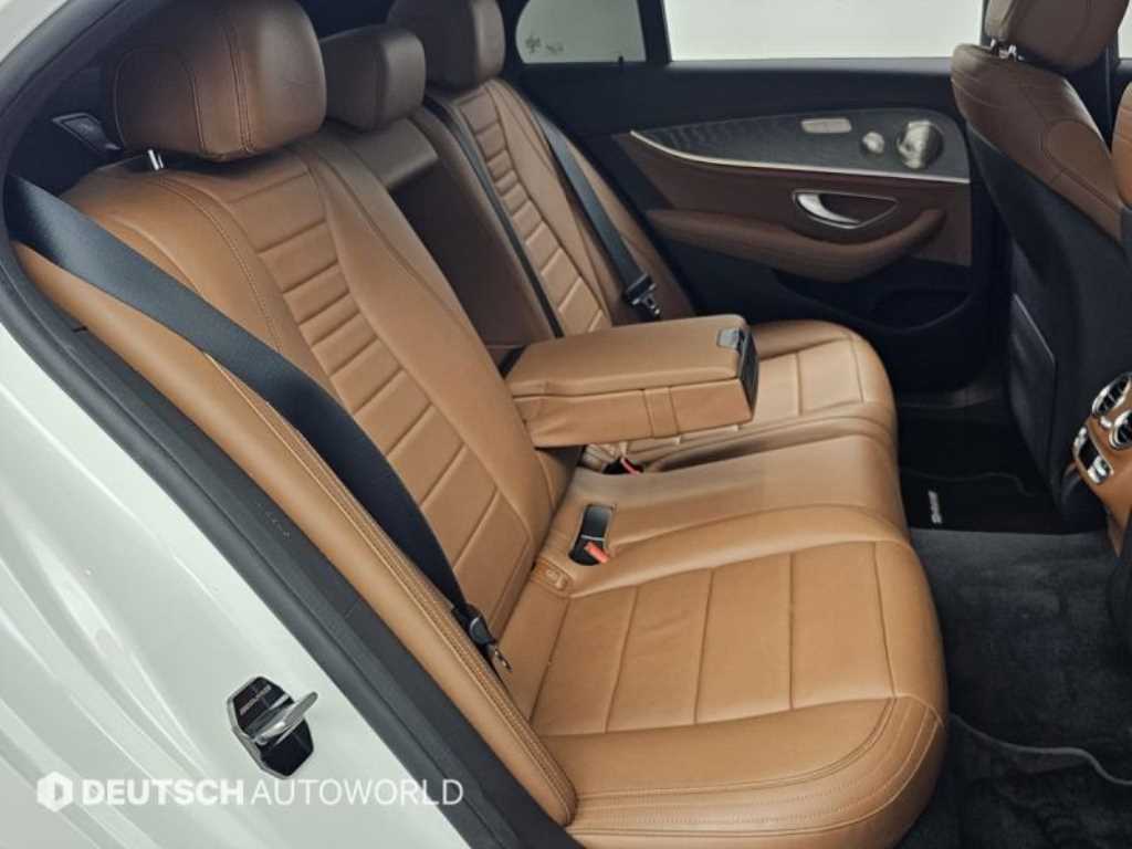 Mercedes Benz E class - Vista 12