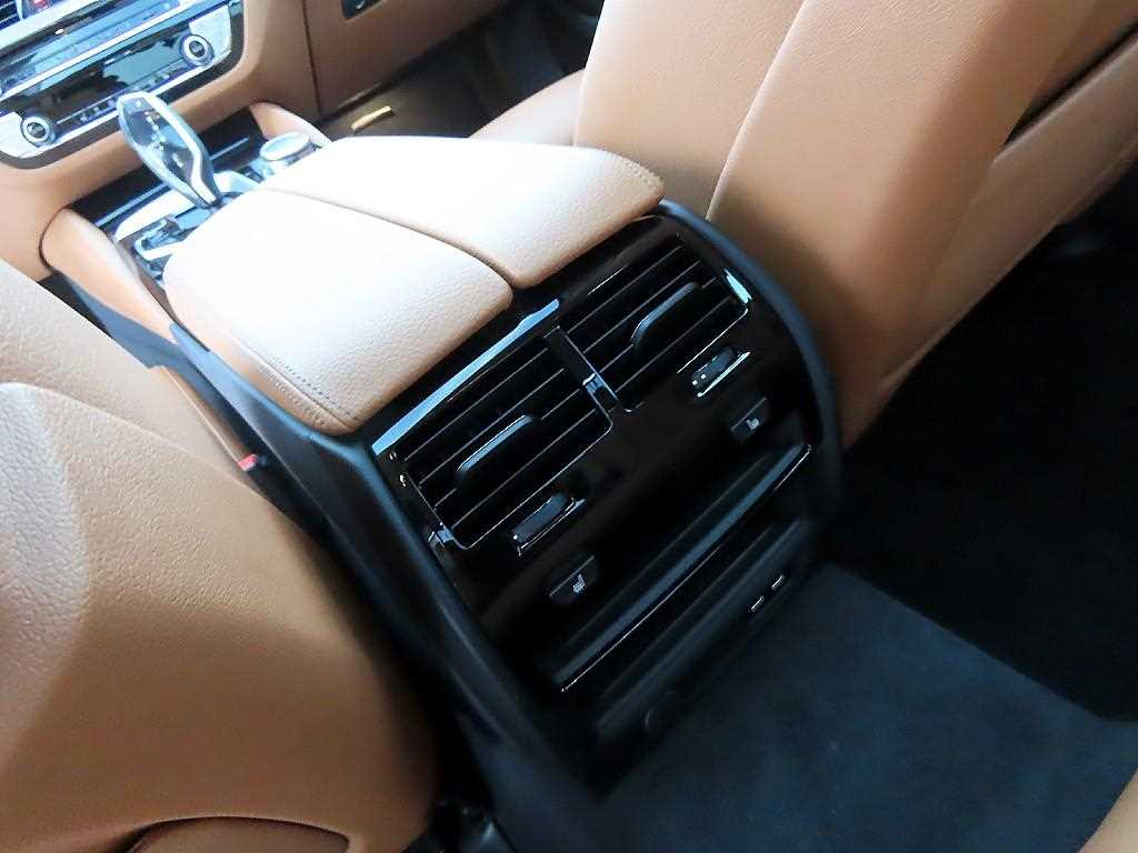 BMW 5 Series 2022 Negro - Importación desde Corea - HF Imports Iquique - Foto 16