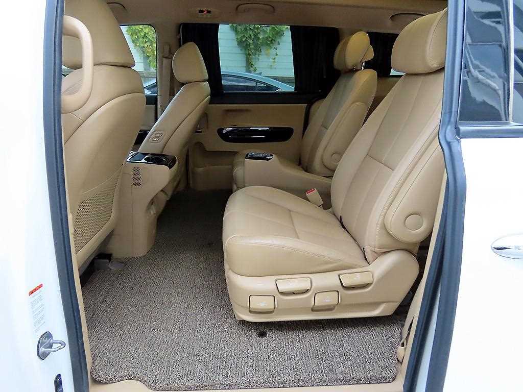 KIA Carnival - Vista 6