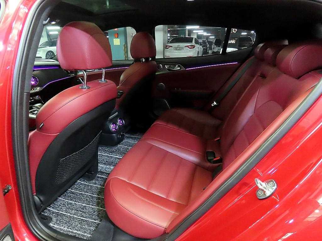 KIA Stinger - Vista 7