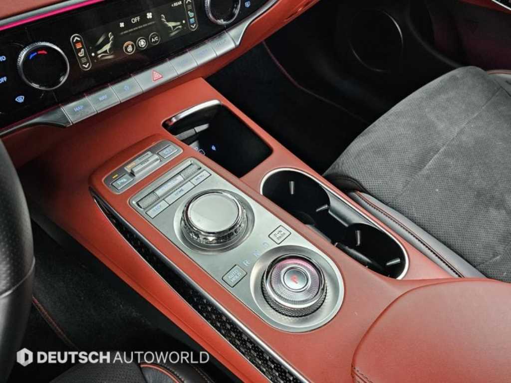 Genesis GV70 - Vista 9