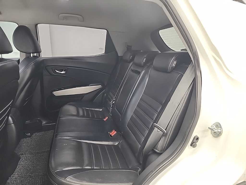 Ssangyong Tivoli - Vista 12