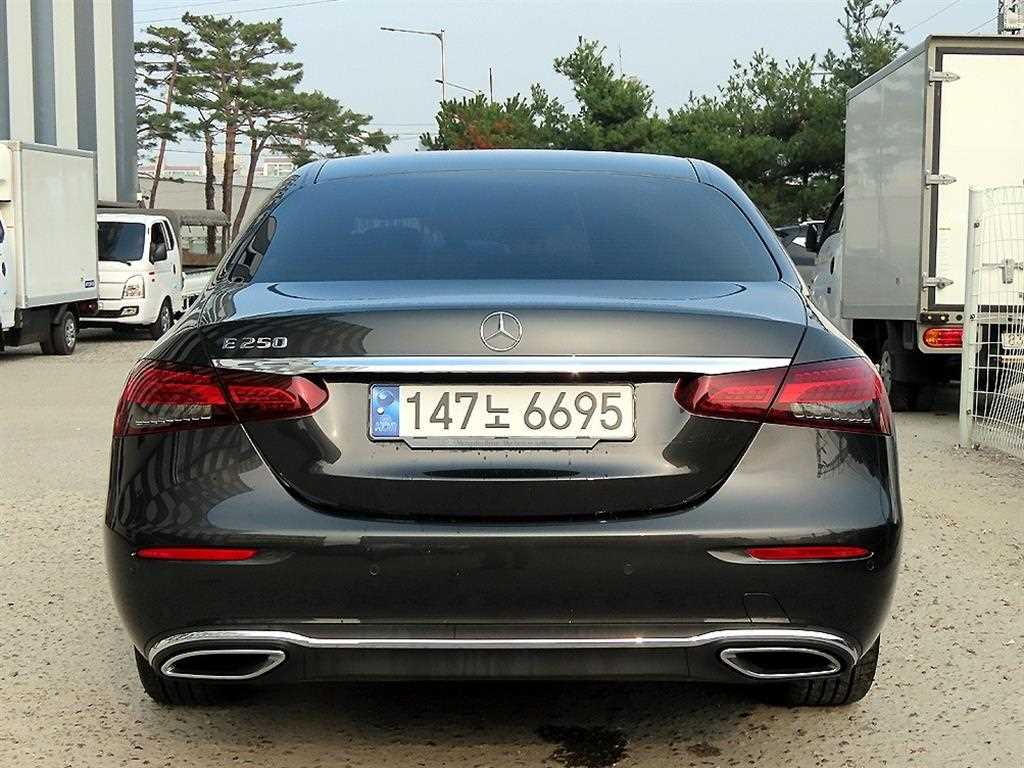 Mercedes Benz E class - Vista 4