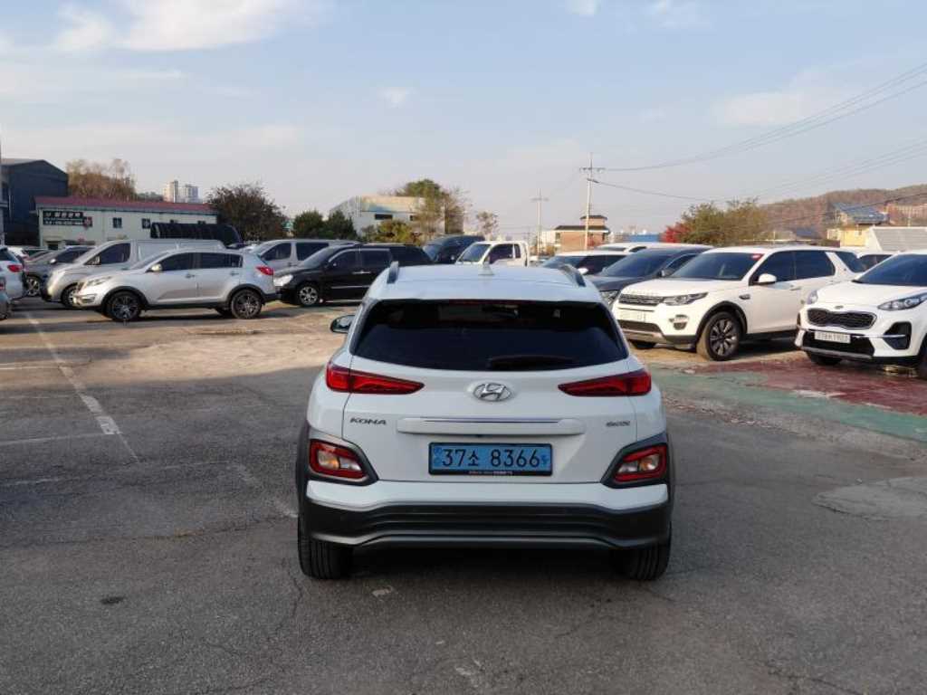 HYUNDAI Kona - Vista 4