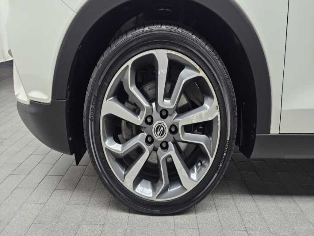 Ssangyong Tivoli - Vista 5