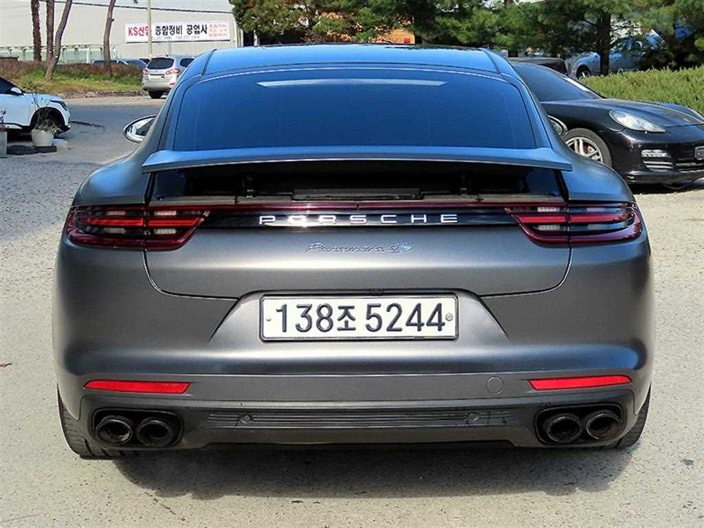 Porsche Panamera - Vista 4