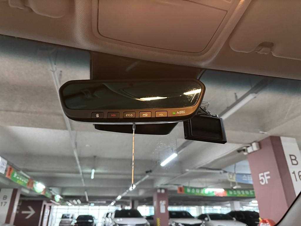 HYUNDAI Kona - Vista 12